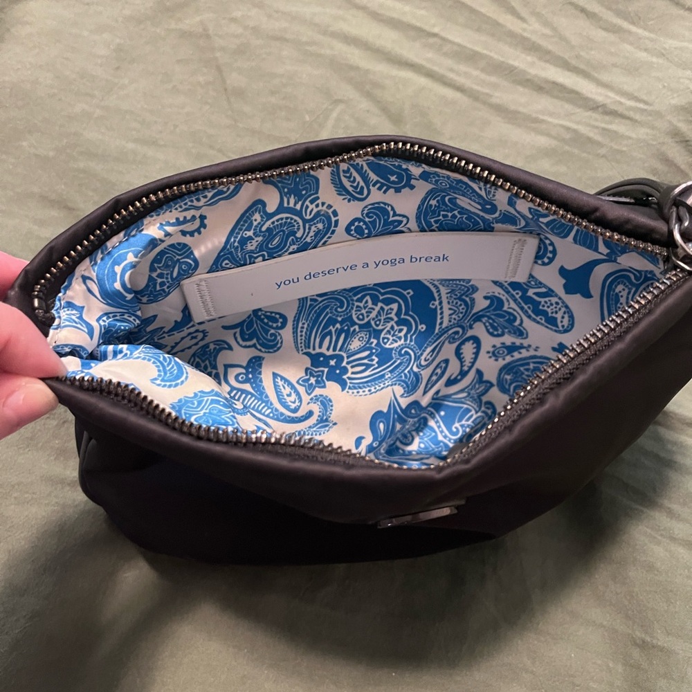 lululemon athletica Black Toiletry Bag - Picture 3 of 3